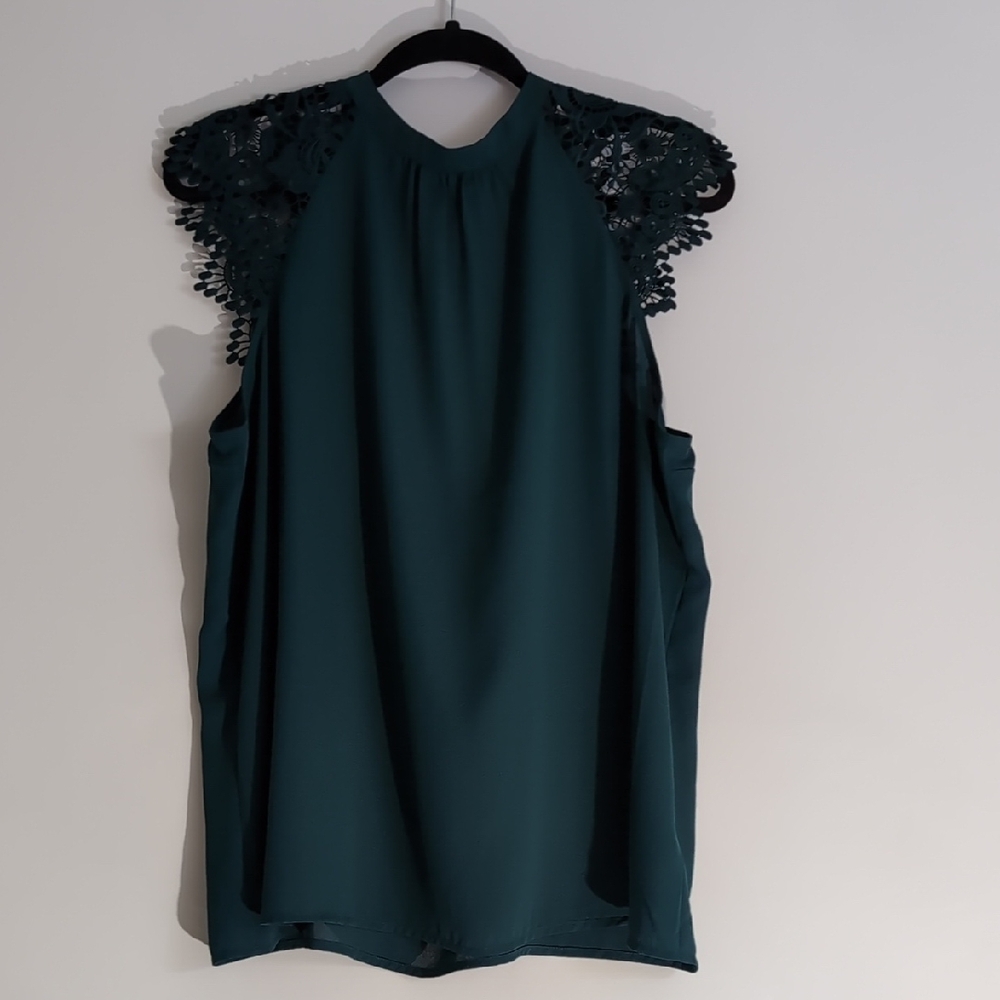 Elegant Green Lace Sleeve Women's Top